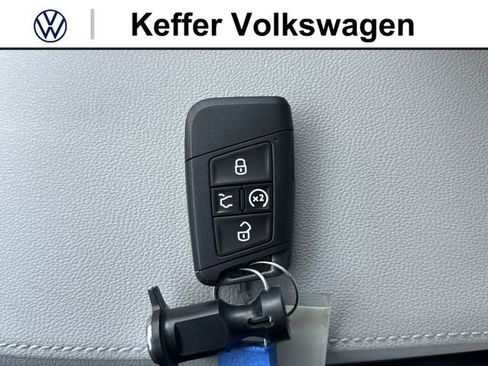 New 2026 Volkswagen Taos SE FWD image 34