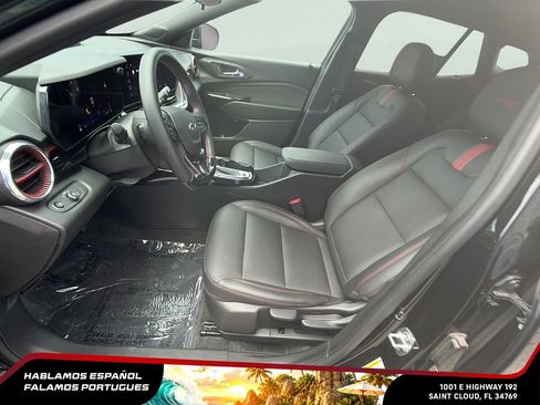 Used 2025 Chevrolet Trax RS w/ Sunroof Package FWD image 14