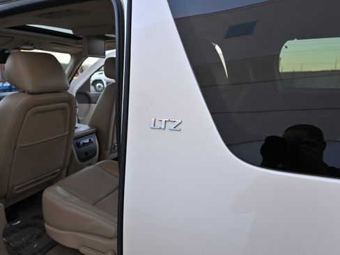 Used 2013 Chevrolet Suburban LTZ RWD image 32