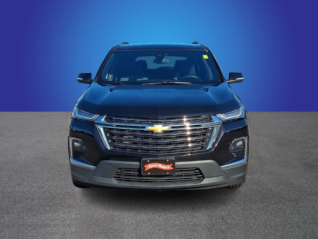 Used 2023 Chevrolet Traverse LT FWD image 2