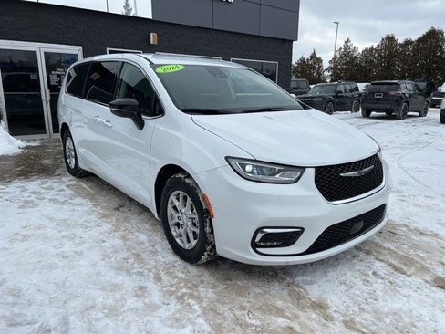 Certified 2024 Chrysler Pacifica Touring-L image 1