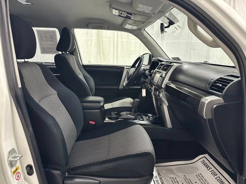 Used 2015 Toyota 4Runner SR5 AWD/4WD image 57