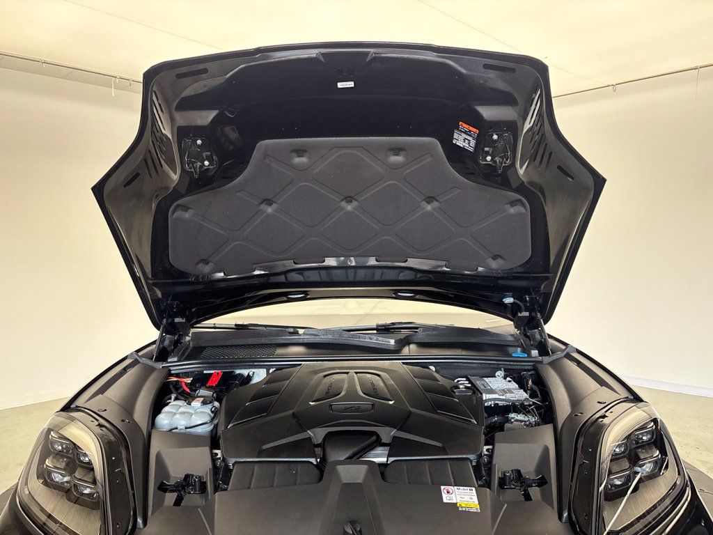 Certified 2024 Porsche Cayenne Coupe AWD/4WD image 13