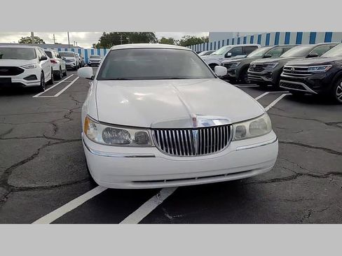 Used 2001 Lincoln Town Car Executive image 31
