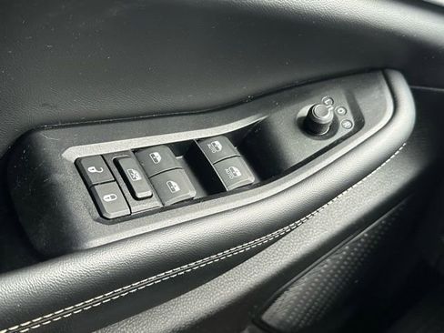 Used 2023 Jeep Grand Cherokee Limited w/ Black Appearance Package image 15