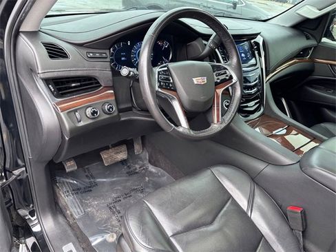 Used 2020 Cadillac Escalade Luxury image 9