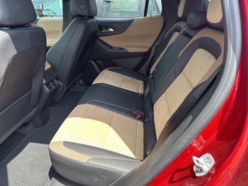 New 2025 Chevrolet Equinox ACTIV w/ Safety and Technology Package image 17