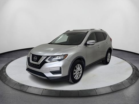 Used 2019 Nissan Rogue SV image 1
