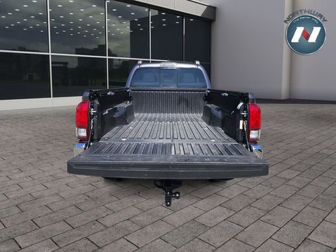 Used 2022 Toyota Tacoma SR5 AWD/4WD image 14