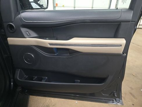 Used 2024 Ford Expedition XLT image 5