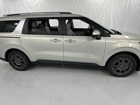 New 2026 Kia Carnival EX FWD image 2
