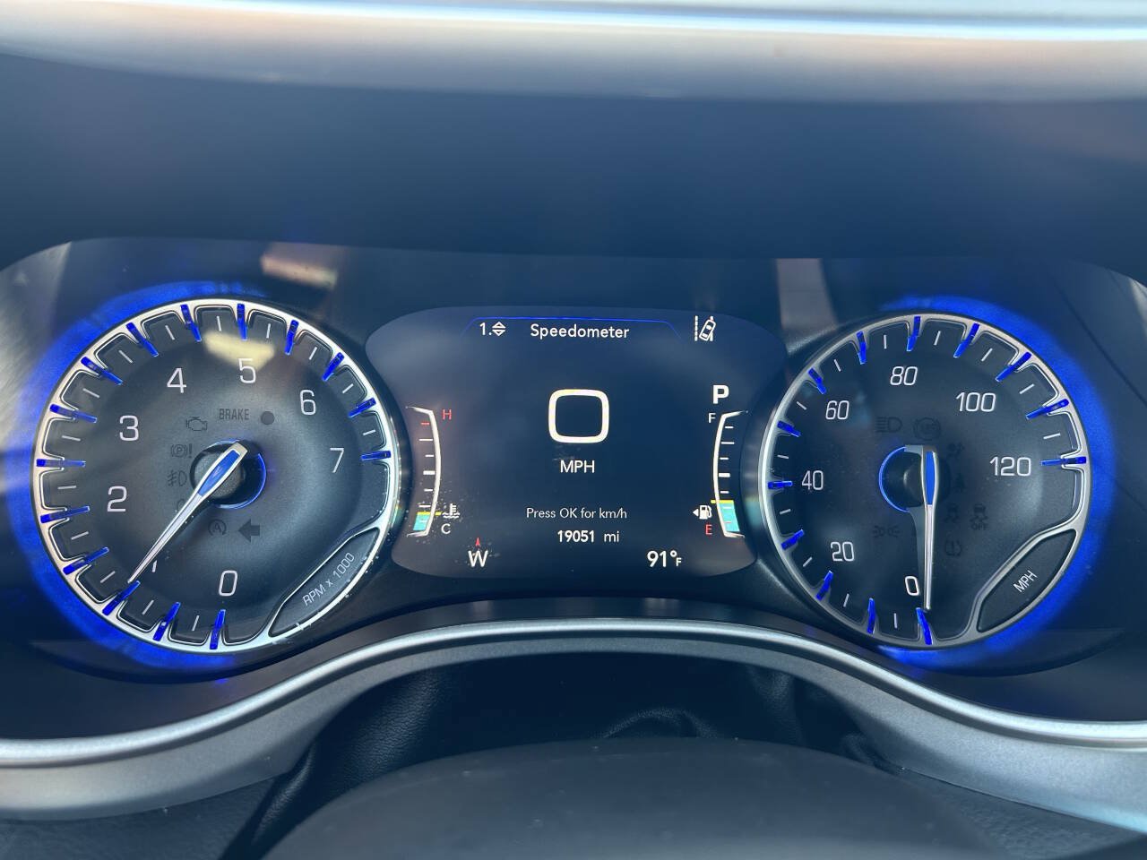Used 2024 Chrysler Pacifica Touring FWD image 17