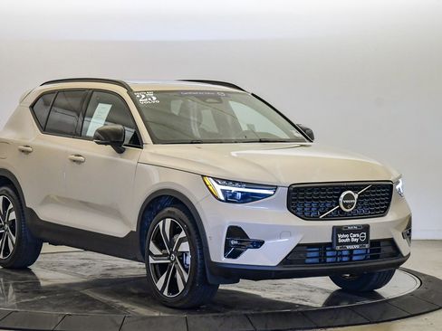 Certified 2025 Volvo XC40 B5 Ultra w/ Climate Package image 5