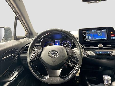 Used 2018 Toyota C-HR XLE image 22