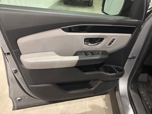 Used 2025 Honda Pilot EX-L image 4