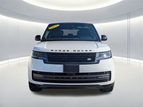 Used 2025 Land Rover Range Rover SE image 3