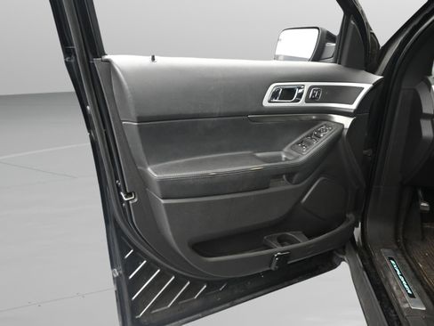 Used 2015 Ford Explorer Sport w/ Equipment Group 401A AWD/4WD image 31