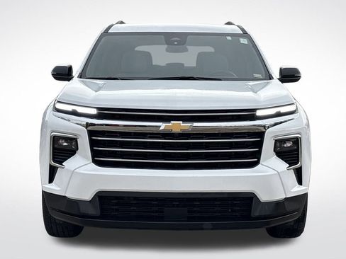 Used 2025 Chevrolet Traverse LT image 11