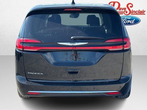 Used 2024 Chrysler Pacifica Touring-L FWD image 8