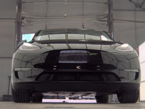 Used 2023 Tesla Model Y AWD image 3