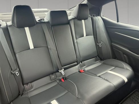 Used 2025 Toyota Camry SE w/ Convenience Package image 18