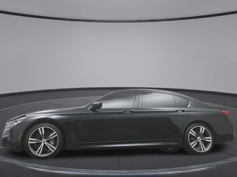 Used 2019 BMW 750i image 45