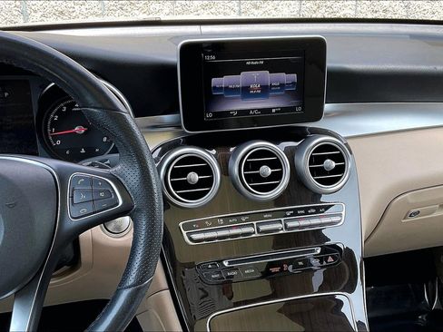 Used 2019 Mercedes-Benz GLC 300 image 6