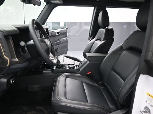 New 2025 Ford Bronco Badlands image 9