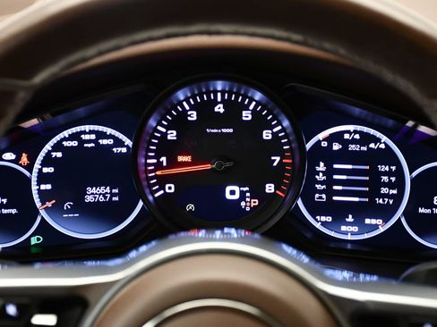 Used 2023 Porsche Cayenne Platinum Edition image 30