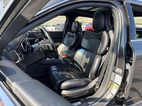 Used 2018 Lincoln Continental Reserve AWD/4WD image 33