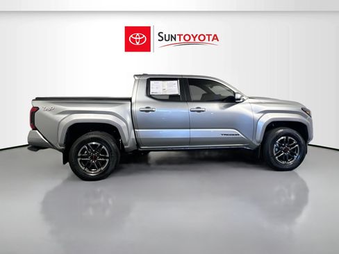 Used 2025 Toyota Tacoma TRD Sport w/ TRD Sport Upgrade Package RWD image 2