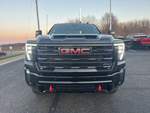 Used 2024 GMC Sierra 2500 AT4 image 8