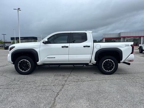 Used 2026 Toyota Tacoma TRD Off-Road w/ TRD Off Road Premium Package AWD/4WD image 3