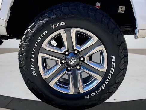 Used 2019 Toyota Tacoma Limited image 35