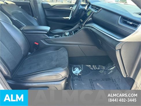 Used 2025 Jeep Grand Cherokee Altitude AWD/4WD image 15