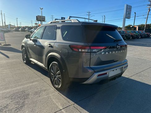 Used 2025 Nissan Pathfinder SL w/ SL Premium Package image 8