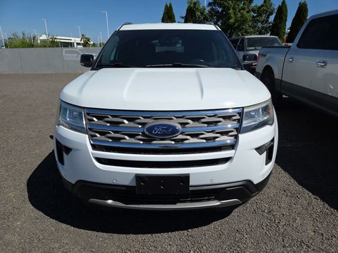 Used 2018 Ford Explorer XLT w/ Equipment Group 202A FWD image 5