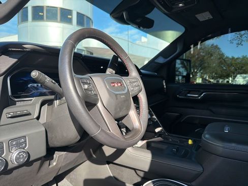 Used 2024 GMC Sierra 2500 AT4X image 9