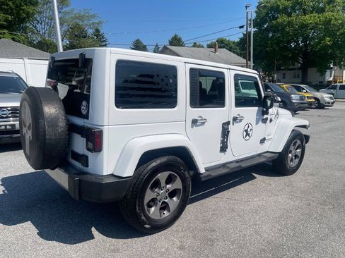 Used 2017 Jeep Wrangler Unlimited Sahara w/ Dual Top Group AWD/4WD image 6