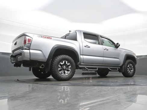 Used 2020 Toyota Tacoma TRD Off-Road w/ Technology Package AWD/4WD image 32