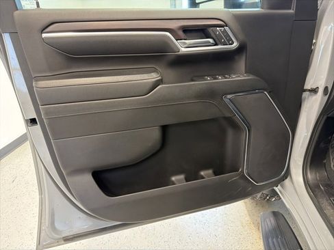 Used 2024 GMC Sierra 2500 SLT image 40