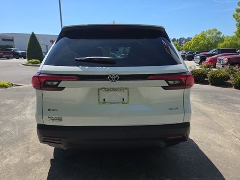 Used 2024 Toyota Grand Highlander XLE image 4