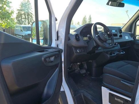 Used 2025 Mercedes-Benz Sprinter 2500 image 20