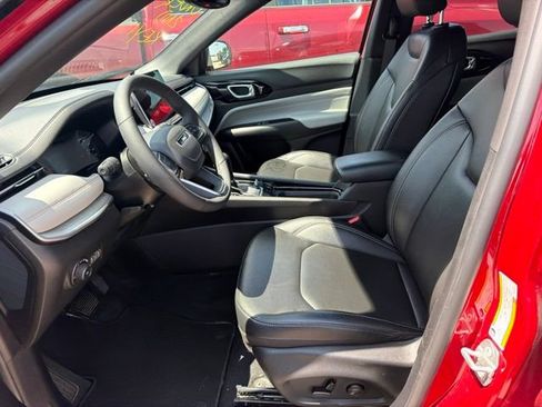 Used 2025 Jeep Compass Limited AWD/4WD image 4