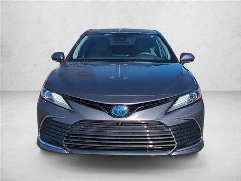 Used 2021 Toyota Camry XLE image 2