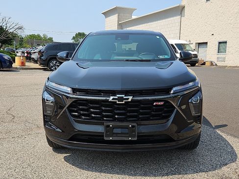 Used 2024 Chevrolet Trax RS w/ Sunroof Package FWD image 2