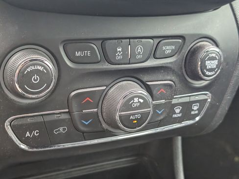 Used 2019 Jeep Cherokee High Altitude AWD/4WD image 12