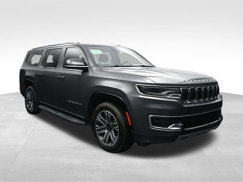 Used 2024 Jeep Wagoneer L Series II w/ Flexible Seating Group AWD/4WD image 7