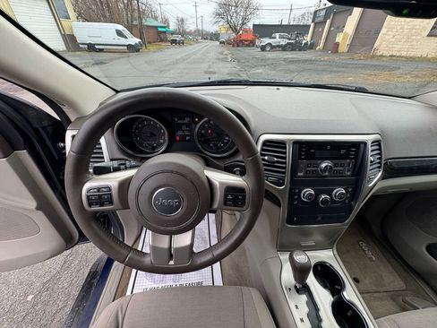 Used 2012 Jeep Grand Cherokee Laredo w/ Laredo E Group image 16