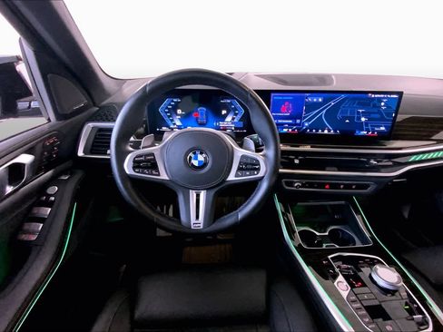 Certified 2025 BMW X7 M60i AWD/4WD image 5